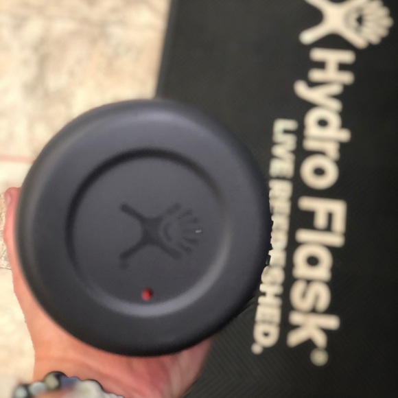 Exclusive Hawaii hydro flasks. - Picture 8 of 8